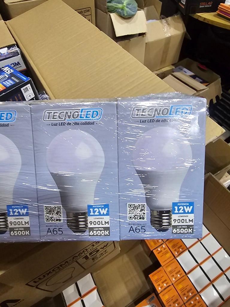 Stock de bulbos LED TecnoLED en depósito
